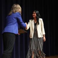 erica handing the award23